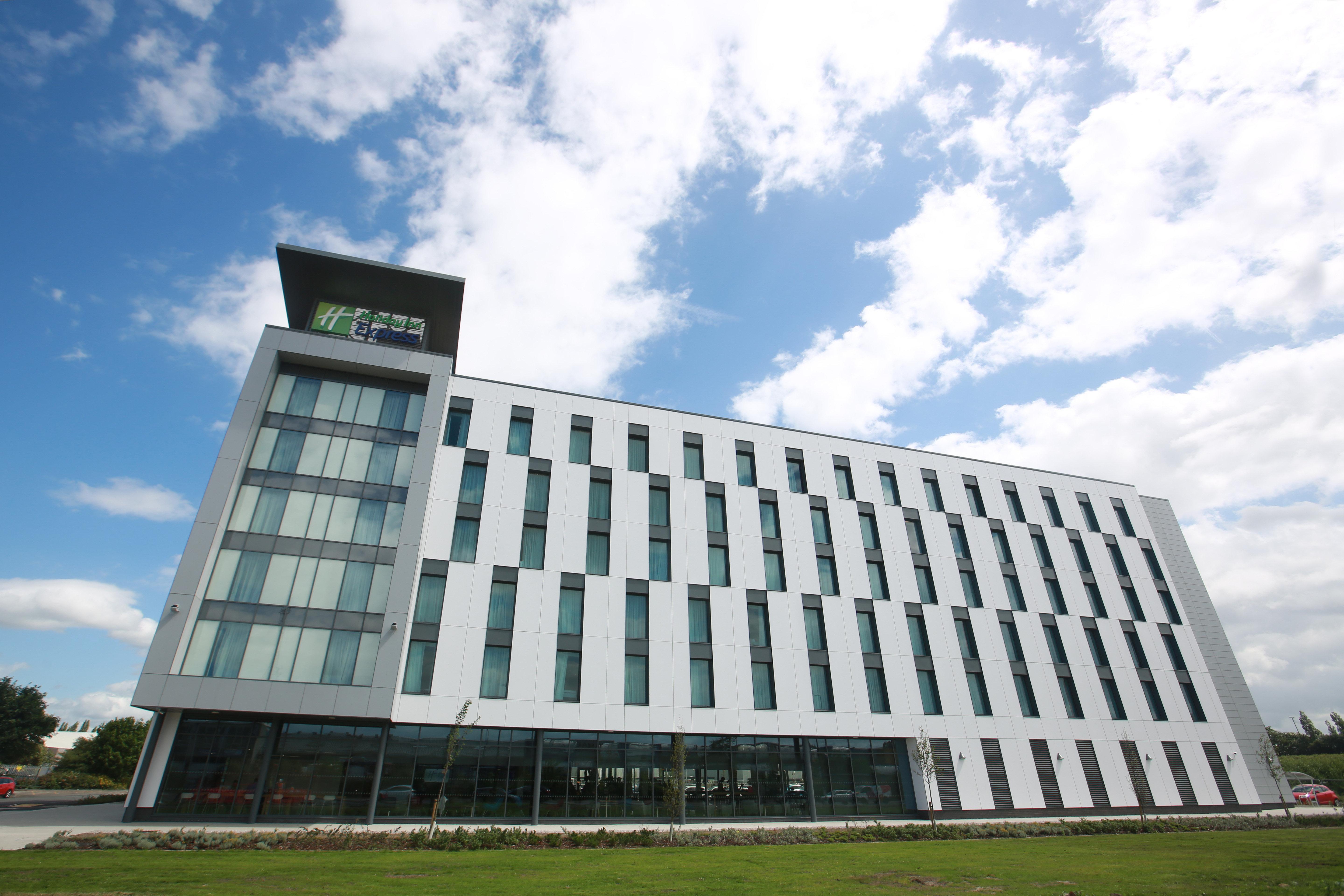 Holiday Inn Express - Manchester - Traffordcity, An Ihg Hotel Exterior photo